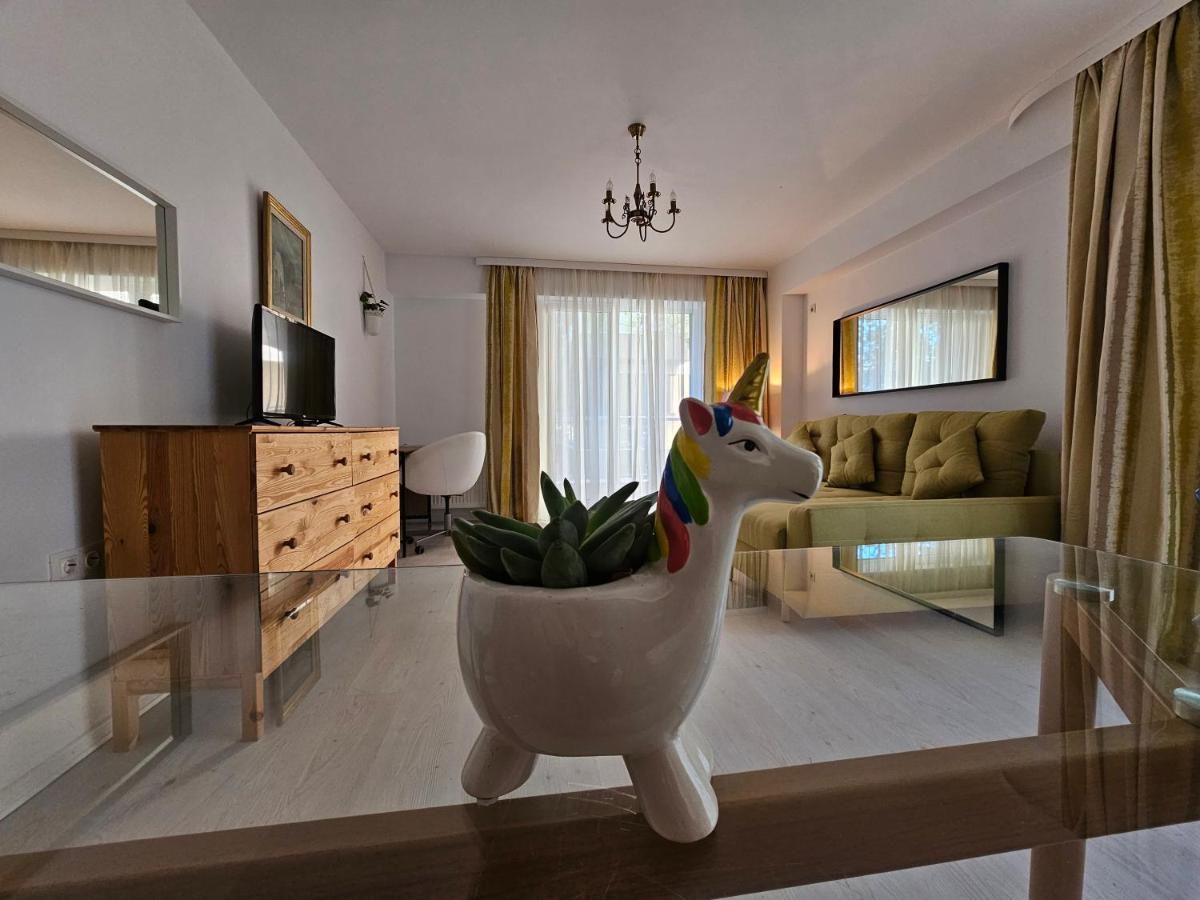 Manolaire Airport Residence Отопень Екстер'єр фото